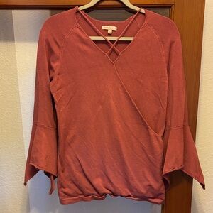 Gibson Latimer Rose V-Neck Crisscross Top